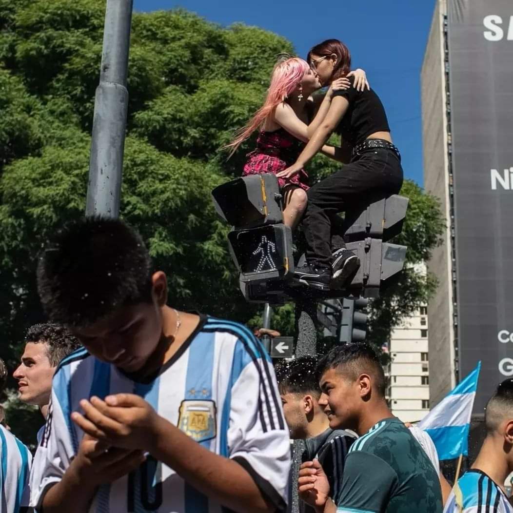 Así celebramos en Buenos Aires 🇦🇷 🏳️‍🌈🎂 el campeonato Mundial de Fútbol 2022. 📷 <a href="/solavena/">Sol Avena</a>