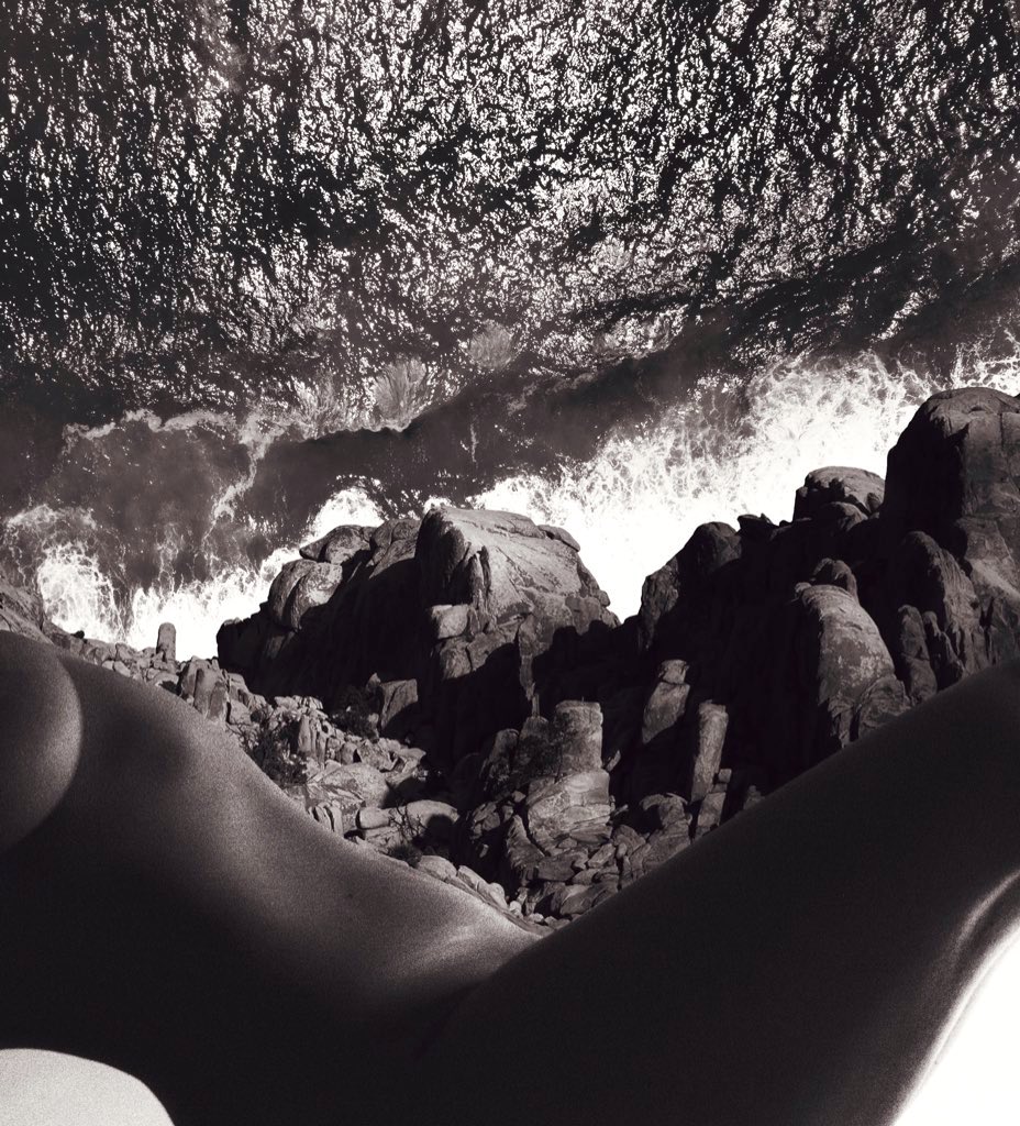 Left or right?
I will abide by the results of this poll.