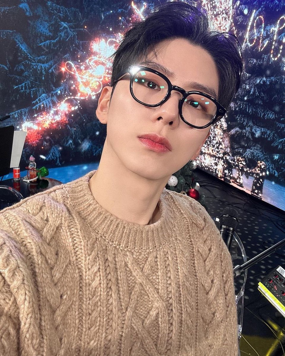 DeepBluekh's tweet image. 221219 #기현 #KIHYUN 

[ yookihhh ]

PLAY! 
따듯했다