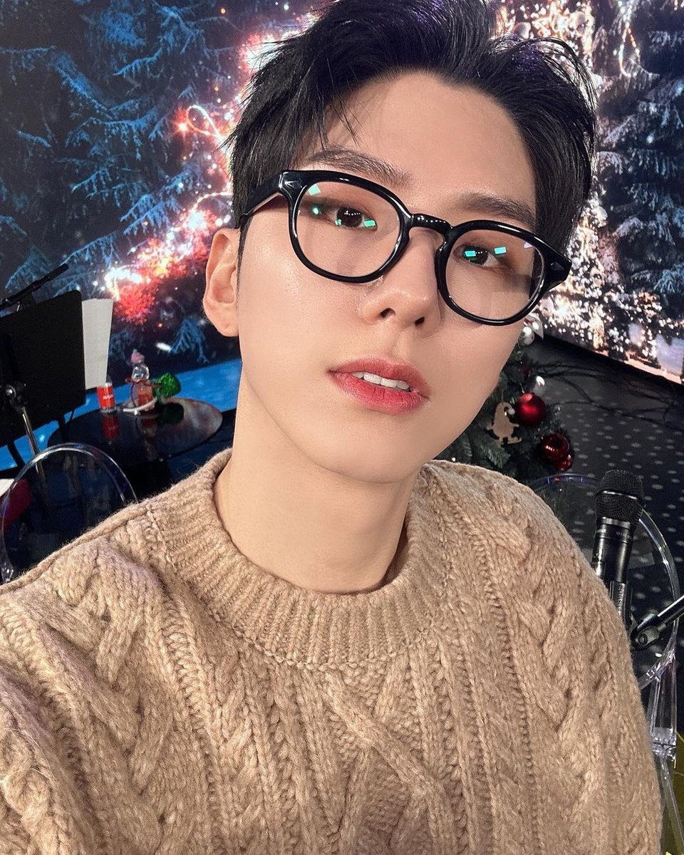 DeepBluekh's tweet image. 221219 #기현 #KIHYUN 

[ yookihhh ]

PLAY! 
따듯했다