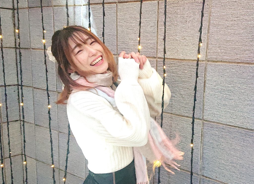 Jocar0715's tweet photo. 話ながら撮影してても、どうしても“可愛くて素敵な1枚”を撮りたくて、こっちが真顔になって黙っちゃうんです💦
それでも“自然に柔らかい笑顔”をしてくれるから、有り難くて嬉しいですし、『あぁ、プロだな』って思いますね🤗
#高園なぎさ #NAGISA
#NightPhotoSession #撮影会 https://t.co/89xFmqI46q