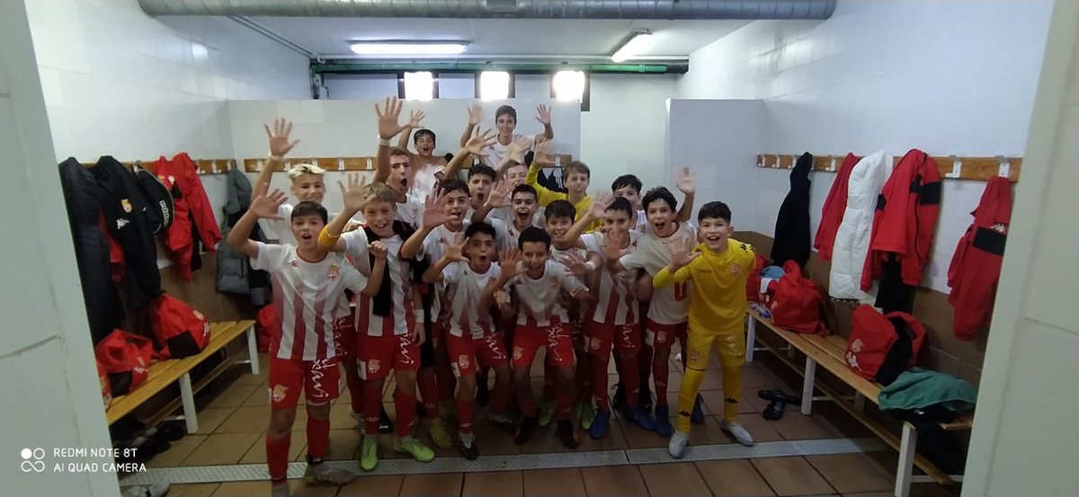 Dmonte99's tweet photo. Acabem l’any de la millor manera possible, orgullos de com treballen dia a dia i del gran grup humà que hem fet!🍍❤️ https://t.co/CxmkRq7wrW