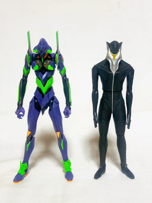 メフィラスのソフビ、マフェックスと同じくらいかー可動化させれば遊べるけど来月にはもうウルトラアクション出るしな 