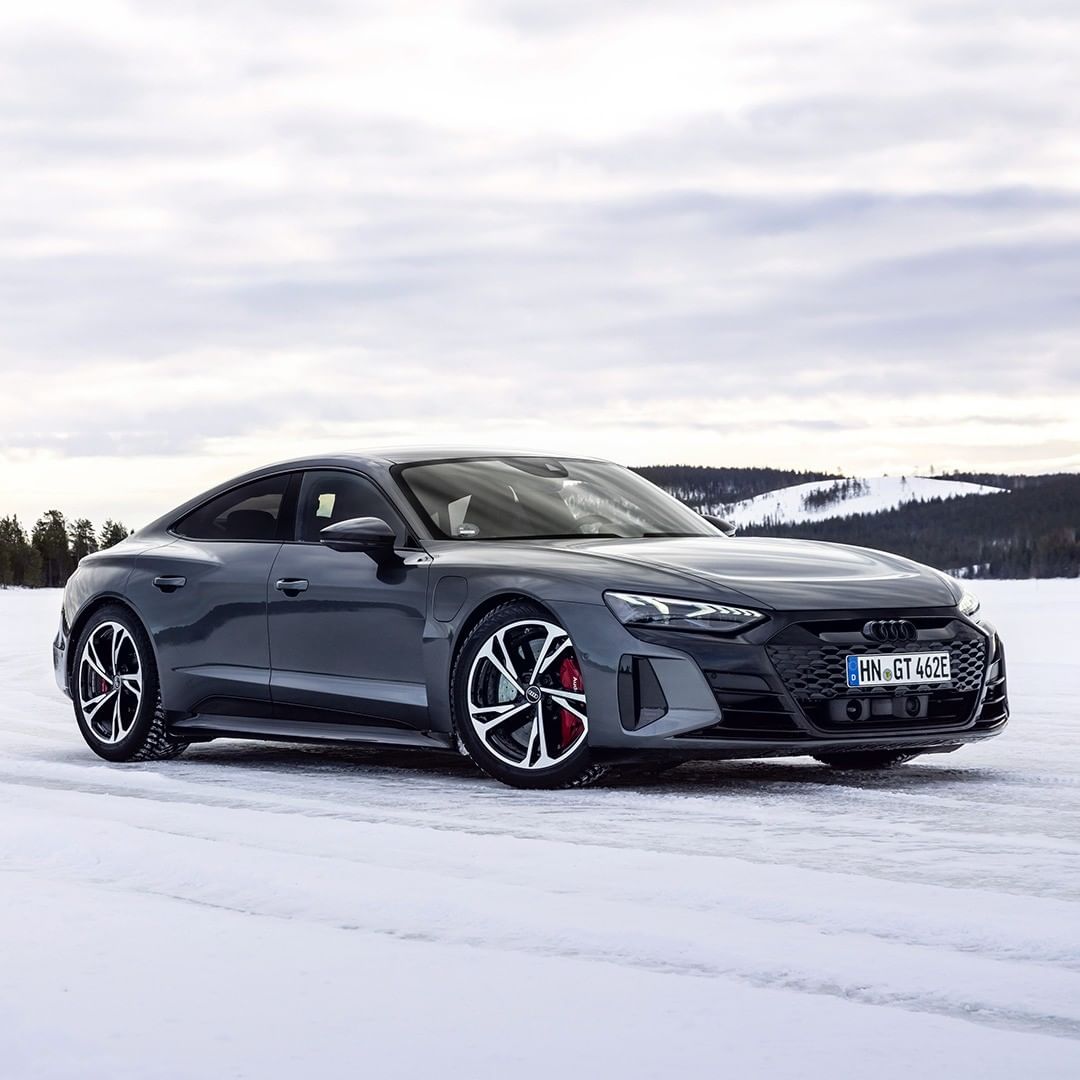 El diseño del Audi RS e-tron GT combina las proporciones dinámicas de un Gran Turismo 100% eléctrico ⚡🔋 con las características inconfundibles de un modelo RS.❤️‍🔥

#Audi #RSetronGT #Huelva #HuelvaWagen