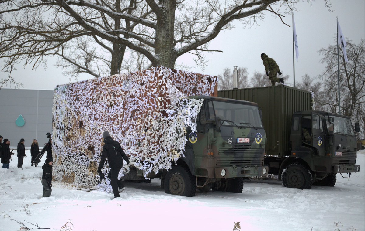 MoD_Estonia's tweet photo. Staying warm, keeping clean and having clean clothes does a lot for morale. 🇪🇪 #Estonian sauna heading to 🇺🇦 #Ukraine to help fighters at the frontlines. Great initiative by good people, with help by @Kaitsevagi and Defence League. 📸Julia Siimberg
👉https://t.co/e5XDCRP8ds #ERR https://t.co/p69NiqntcY