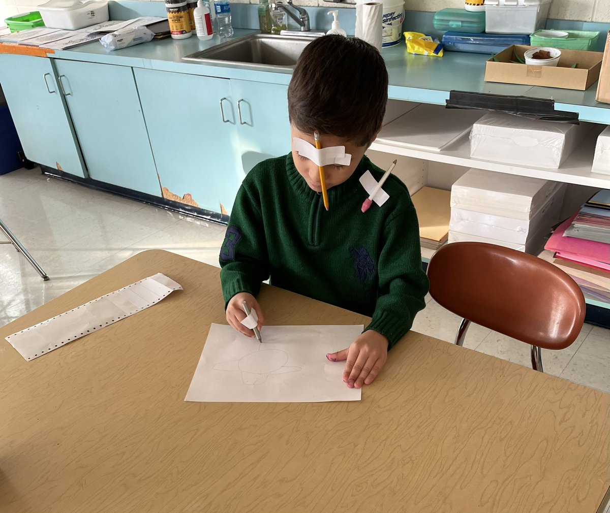 PonteMarilyn's tweet photo. Students experiment with “Inventing drawing machines “ #HartfordPerformsRocks#WeAreCrew @msanchez_crew @urbanleaderEv @HPSArtsWellness @HartfordPerform @JessZanghi1 https://t.co/cKb5FyUcp0