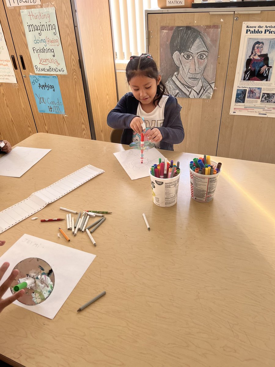 PonteMarilyn's tweet photo. Students experiment with “Inventing drawing machines “ #HartfordPerformsRocks#WeAreCrew @msanchez_crew @urbanleaderEv @HPSArtsWellness @HartfordPerform @JessZanghi1 https://t.co/cKb5FyUcp0