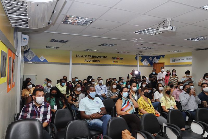 Davidson65's tweet photo. O @governodabahia,por meio da @SetreBahia , lançou hoje a nova versão do aplicativo de intermediação de mão de obra autônoma https://t.co/PSUi3Tr5aO. Entre as atualizações, está a ampliação para outros municípios baianos. https://t.co/lGu6gi1AMn