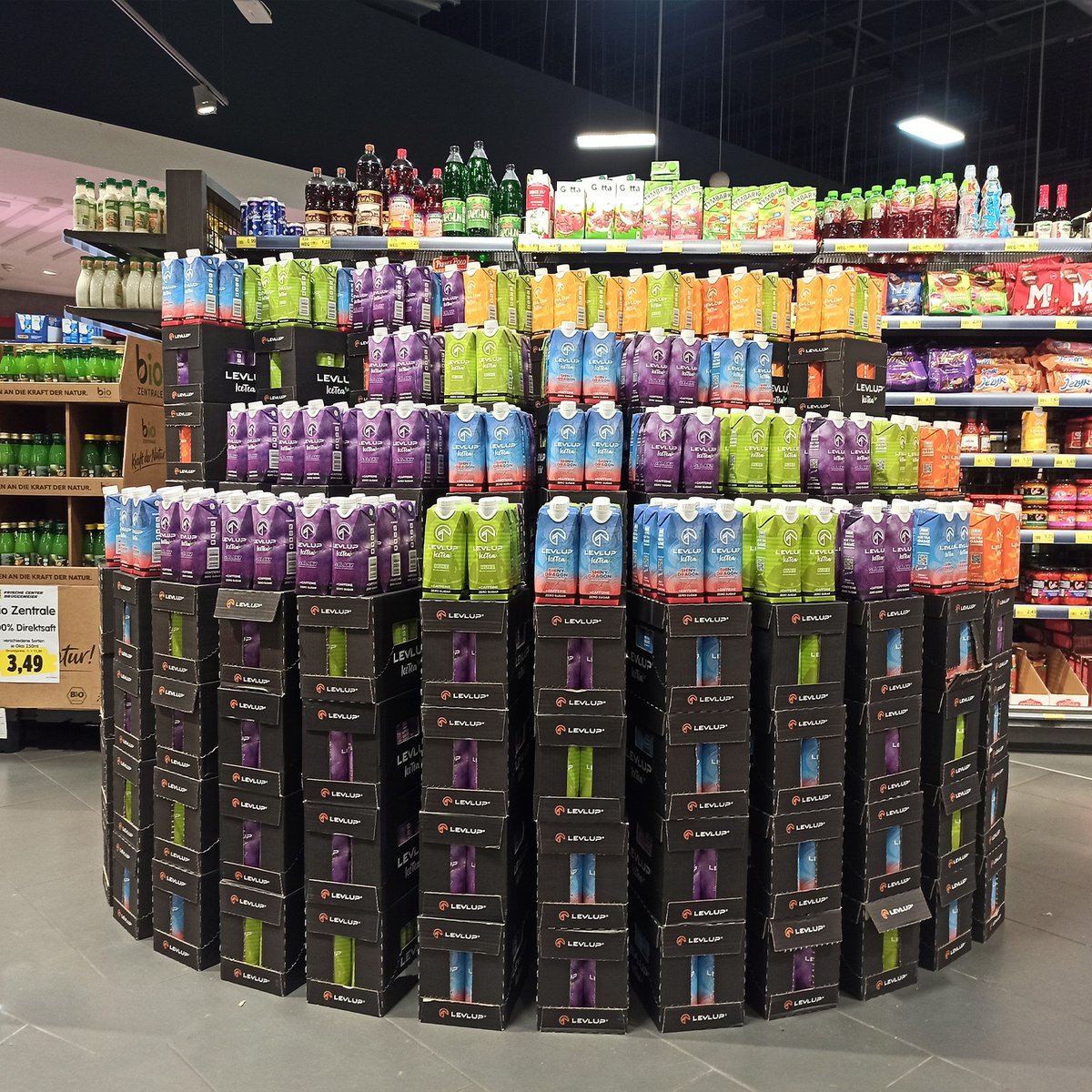 levlupde's tweet photo. In vielen Supermärkten sind unsere #IceTeas und Ready to Drink #Hydrations schon am Start. Fehlen unsere Produkte bei euch in der Nähe noch? Dann macht doch einfach mal den Supermarkt eures Vertrauens auf #LevlUp aufmerksam.🔥 https://t.co/x9jQ748F1l