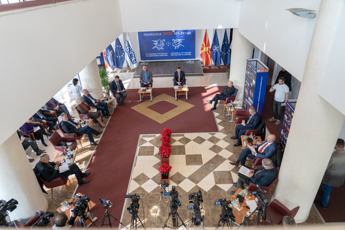 Bujar_O's tweet photo. π£οΈCurrent Int pol & security challenges, w/ focus on t/ situation in #Ukraine β‘οΈ #Reflection2030 β‘οΈ #FacultyofPhilosophy at @UKIMedumk.
π10 years FP strategy.
π It is important to specify possible threats in a timely manner & to find fast, quality and efficient solutions. https://t.co/K3xgKkn968