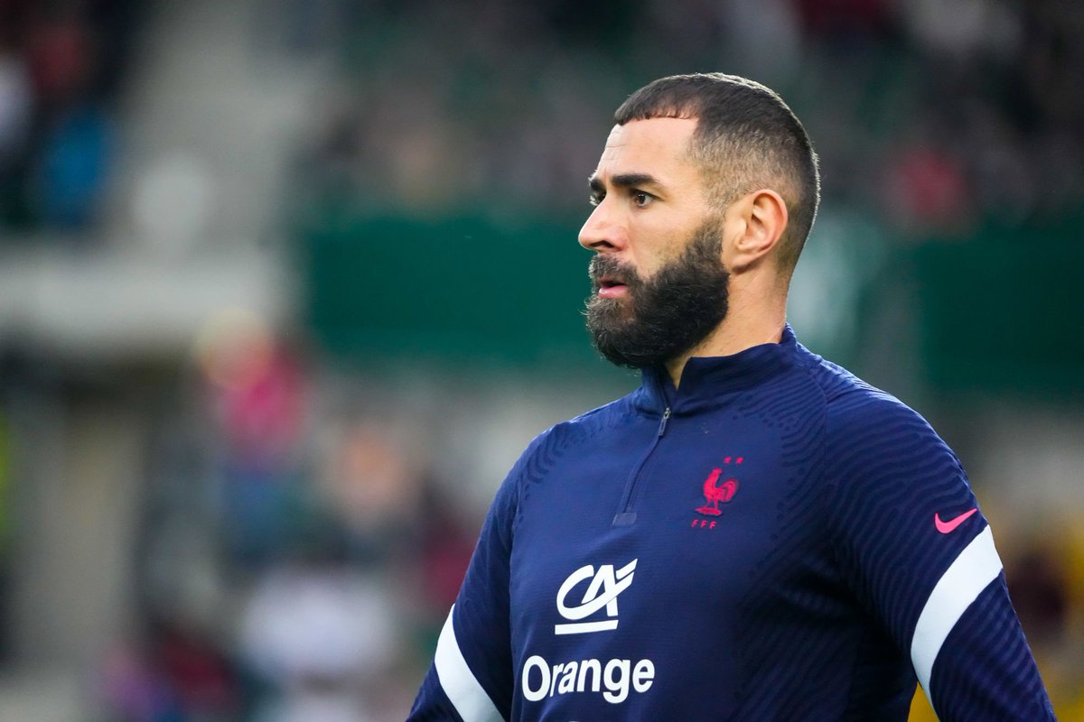 ActuFoot_'s tweet photo. 🚨💣 KARIM BENZEMA ANNONCE QU'IL PREND SA RETRAITE INTERNATIONALE ! 🇫🇷👋 https://t.co/PSwXicrfpn