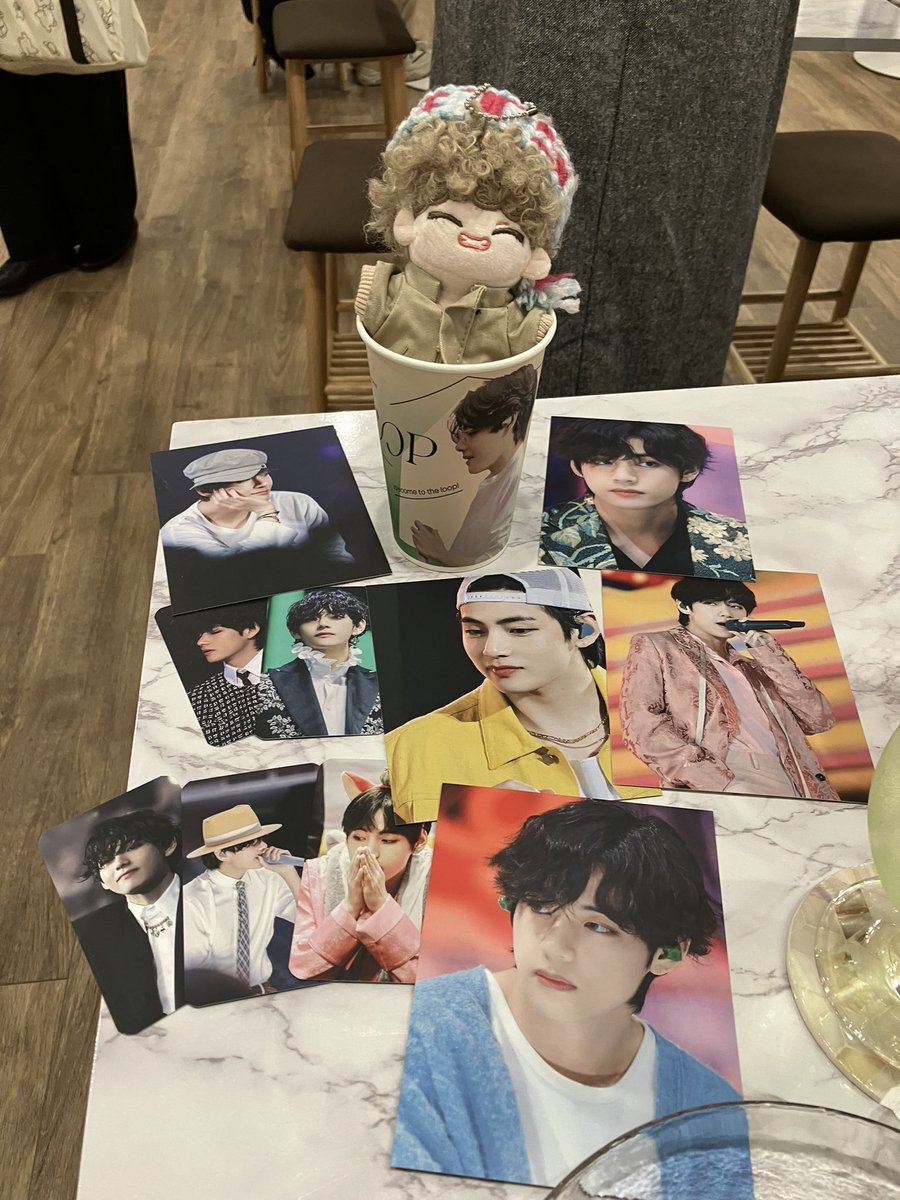 NonoV1230's tweet photo. @V_Pintor__ 님 
@V_PintorJP 様
@Cafe_Epiphany 様
延期になってた展示会行ってきました～🐻
額縁もかっこよくていっぱい撮ったけど色々写りこんじゃった😅
素敵なててお迎えできてよかった🫶

1日目かおりちゃんと💕
バルーンありがと～💖
2日目なおちゃんと🍀*゜かわいいTATAと🍭ありがと～💜 https://t.co/84v74I6FEA