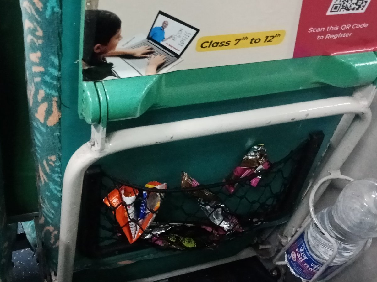 yerapathi's tweet photo. @INDIANRAILWAY2 @Indianrlyinfo @SOUTHINDIANRAI3 

Today's Cleanliness in the AC coach travelling from Bengaluru to Mysuru train no 12609 https://t.co/wWyBbNedqc