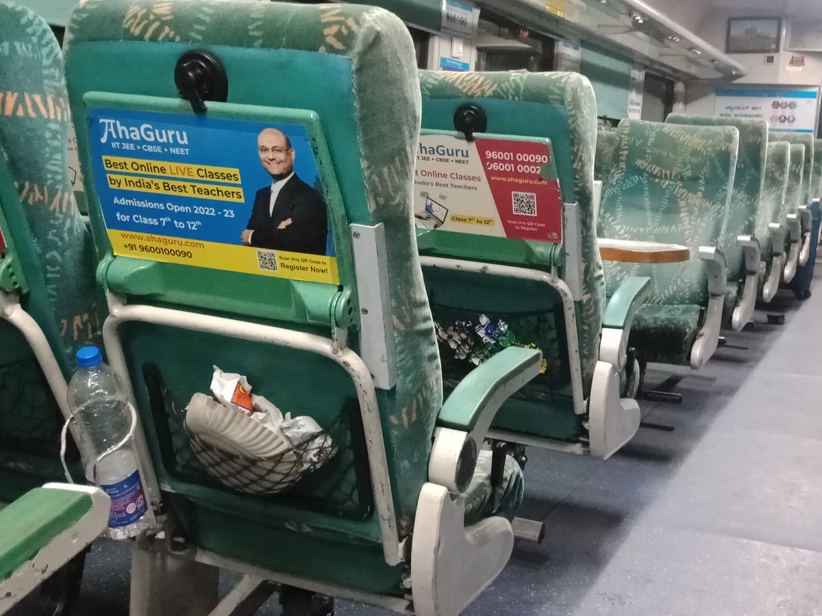 yerapathi's tweet photo. @INDIANRAILWAY2 @Indianrlyinfo @SOUTHINDIANRAI3 

Today's Cleanliness in the AC coach travelling from Bengaluru to Mysuru train no 12609 https://t.co/wWyBbNedqc