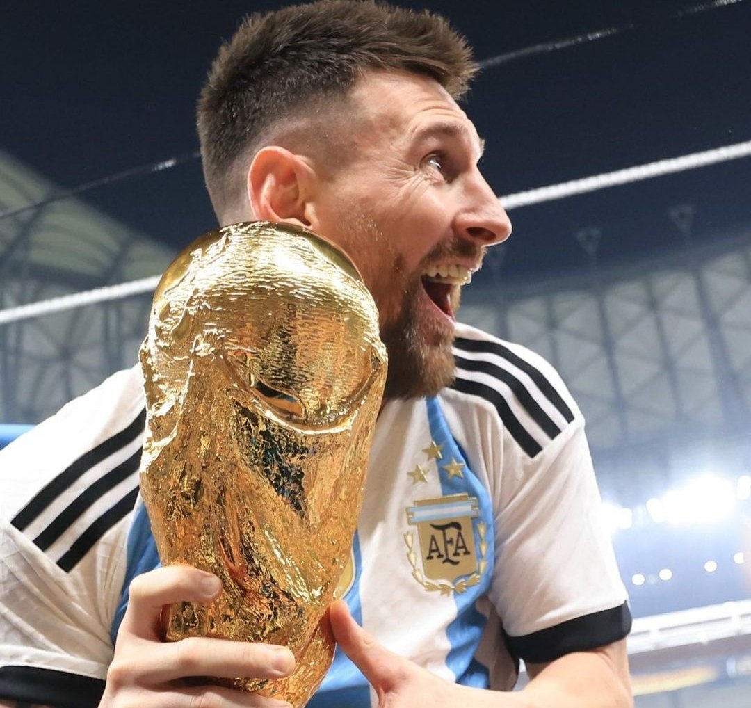 _iamasc_'s tweet photo. Sooo Happppppyyyyy🥳🥳🥳🎉🎉🎉

#FIFAWorldCup
#Messi𓃵
#WorldCupFinal
#ArgentinaFootballAssociation

Felicidades Argentina 💪🏅🏆

@TeamMessi 

It was a nail biting match... A perfect day for celebration🎊🎉 https://t.co/hbMnprHL3Q