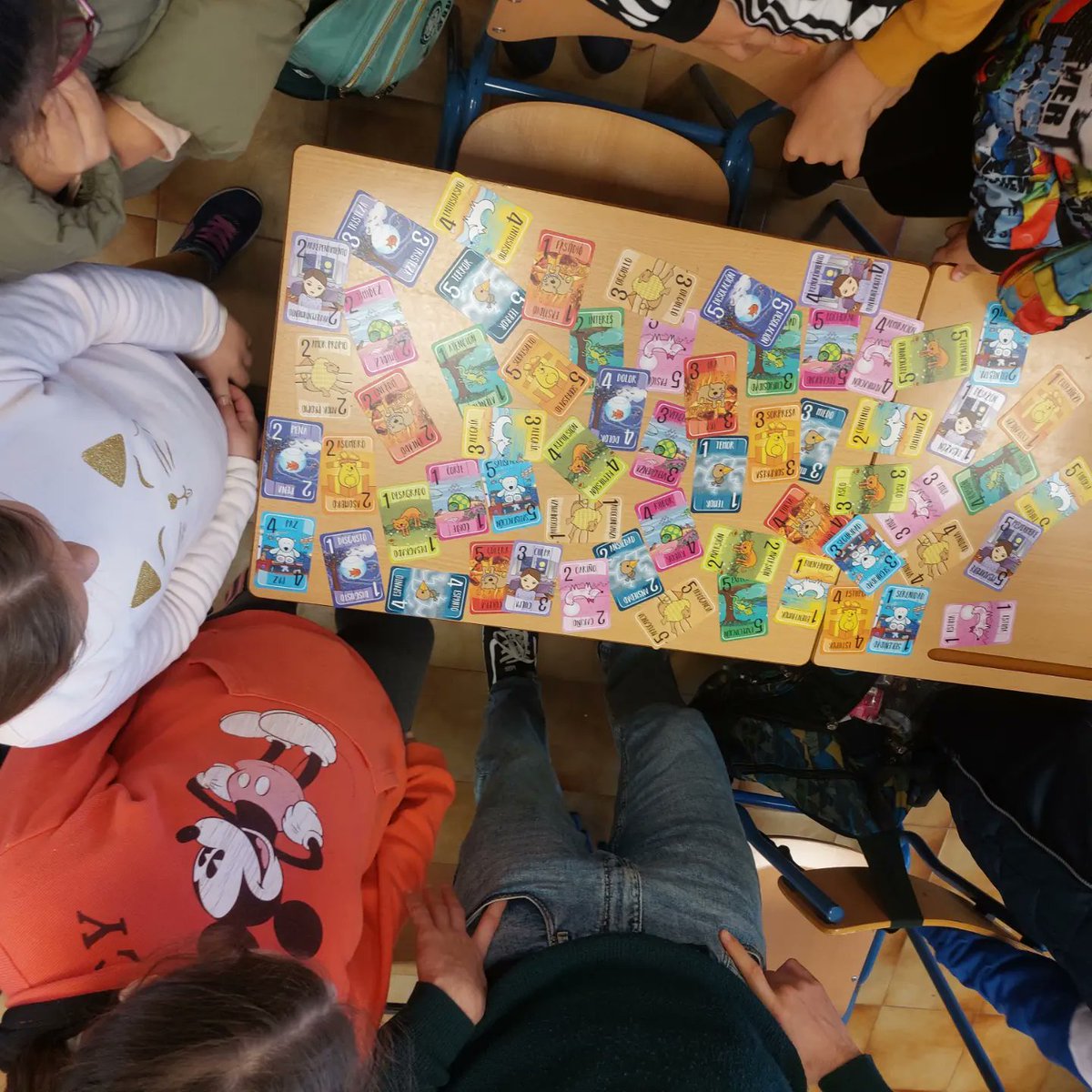 AFIM21_alm's tweet photo. Hoy en el @AraceliCeip con el #ProgramaPROA+Tansformate @EducaAnd @educaciongob ha habido juego, aprendizaje, diversión y se ha hablado de las emociones #elperruco que han experimentado durante las sesiones .
#conectarjugando https://t.co/gc13THfiHC