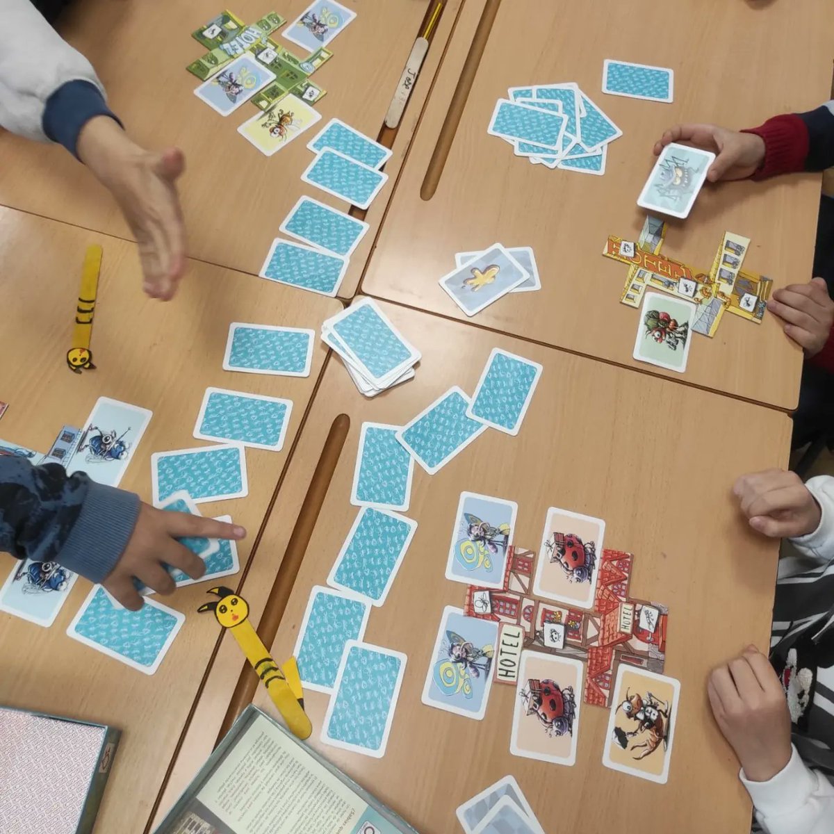 AFIM21_alm's tweet photo. Hoy en el @AraceliCeip con el #ProgramaPROA+Tansformate @EducaAnd @educaciongob ha habido juego, aprendizaje, diversión y se ha hablado de las emociones #elperruco que han experimentado durante las sesiones .
#conectarjugando https://t.co/gc13THfiHC