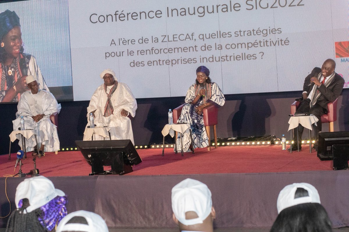 MipmeGuinee's tweet photo. #MCIPME🇬🇳
A l'occasion de l'ouverture officielle du #SIG2022, la Ministre @LLouopou a animé un panel avec son homologue malien et un acteur du secteur privé.
Ils ont exposé leur vision et expertise sur la transformation de l'industrie sous le regard de l'industrie africaine. https://t.co/8NdzFr6wru