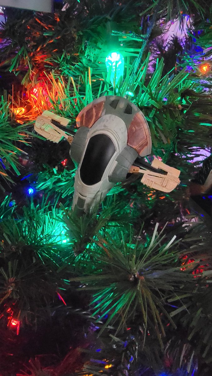 trekker21's tweet photo. 3rd day of Xmas Vacay! How is everyone??!! Today's ornament spotlight is on Trip Tucker, Roger & Jessica Rabbit, & Slave One! #MondaySelfie #Coffee #TripTucker #RogerRabbit #JessicaRabbit #SlaveOne #STEnterprise #WhoFramedRogerRabbit #StarTrek #Hallmark #StarWars #BobaFett https://t.co/17xdFKoY2V