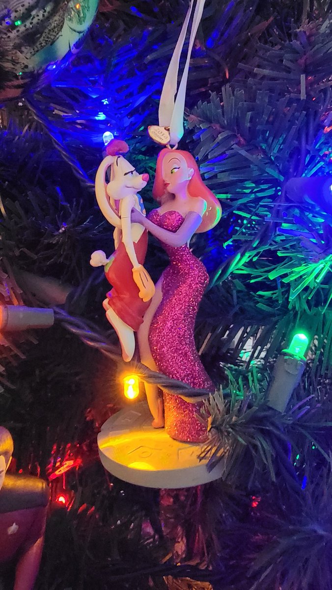 trekker21's tweet photo. 3rd day of Xmas Vacay! How is everyone??!! Today's ornament spotlight is on Trip Tucker, Roger & Jessica Rabbit, & Slave One! #MondaySelfie #Coffee #TripTucker #RogerRabbit #JessicaRabbit #SlaveOne #STEnterprise #WhoFramedRogerRabbit #StarTrek #Hallmark #StarWars #BobaFett https://t.co/17xdFKoY2V