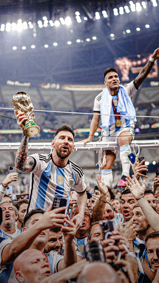 JayLleweIIyn's tweet photo. There was some insane photos taken last night 🇦🇷 https://t.co/f06pOxdzpE