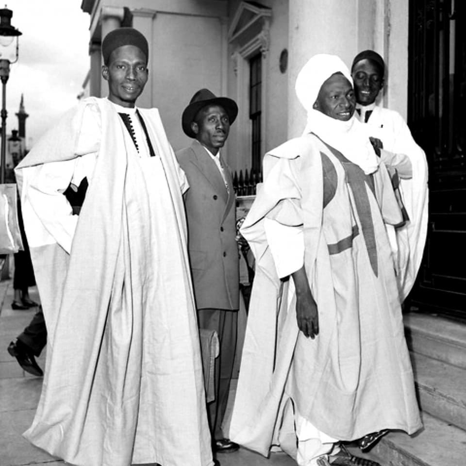 GarbaMussa's tweet photo. Saukarsu ke nan a No 10 Carlton House Terraco da ke London, taron tsarin mulkin da aka gudanar. Nan fa ba ka bukatar sai an yi maka karatun sunayensu. Eh shakka babu lokaci ya lula. @_lugude https://t.co/JpBe2eI9RB