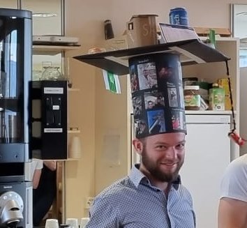 OneHealthUniBe's tweet photo. Congratulations! After 4 years, all @unibern OH PhDs have successfully completed. Good luck to all incl. @valentingfeller @fiblorg, @MohanaMmicro11 who will join the Nayak Lab, UCSF, Matheus Notter @unibern spin-off #Enzoxa @verocaggia &amp; @LiThoenen as PDs with @KSchlaeppi @Unibas https://t.co/90gM5lpnNe
