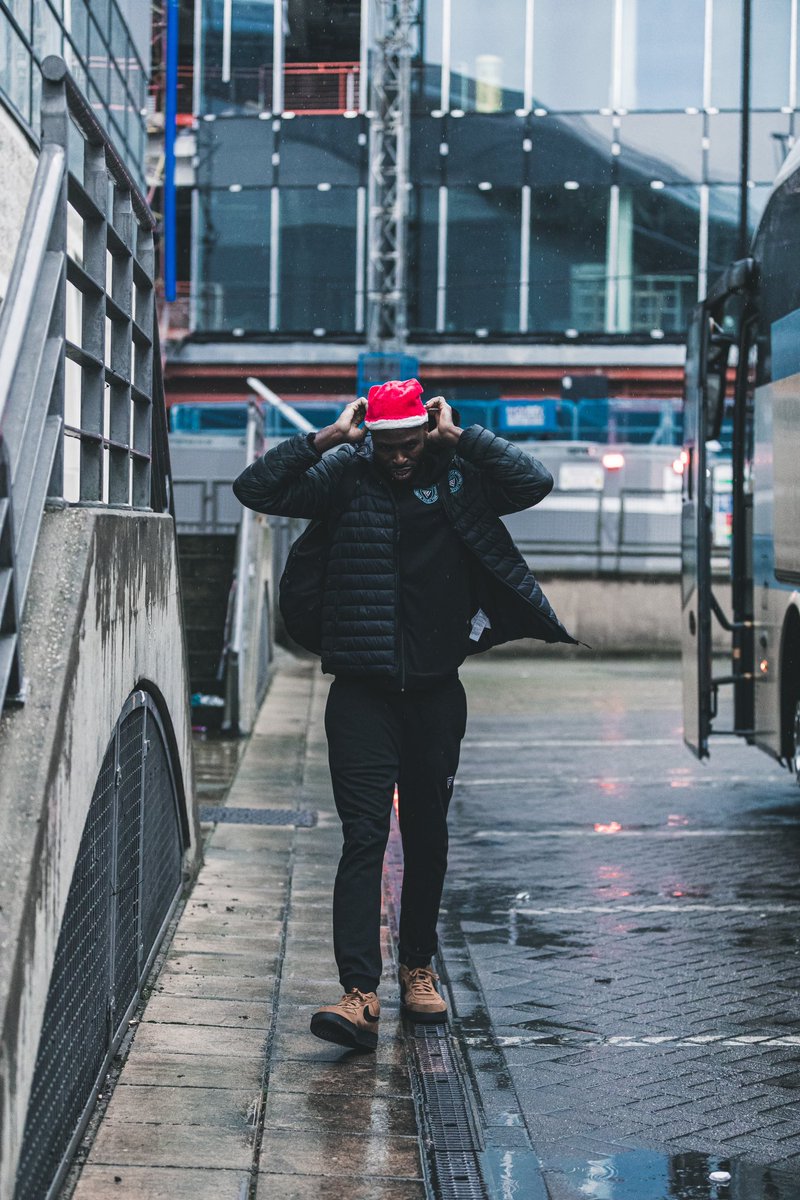 ryanleemedia's tweet photo. Festive arrivals with @DeuceBeGoinIn 🎄

•••••

#streetphotography #candidphotography #basketballphotography #basketball #gameday #canon5dmarkiv https://t.co/IOTRRe7Rfc