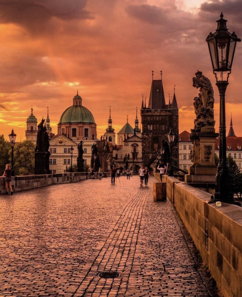 W0rld2026's tweet photo. Sunset in Prague https://t.co/o48VmZZUZ6