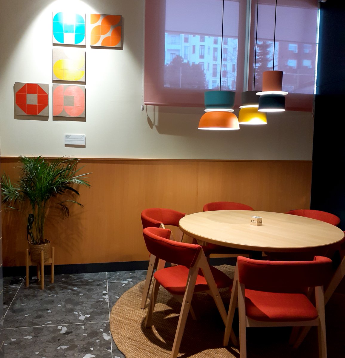 rest_lateral's tweet photo. ¡Estamos de #celebración! 🎉💥💃 Hoy hemos abierto un #RestauranteLateral ubicado en  la Calle Galileo 8 🤗 ¿Te vienes a conocerlo? 
👉🏼 Haz tu #reserva en neustra web 💻  https://t.co/fiDBy0ct1d https://t.co/HCxWXn6jic