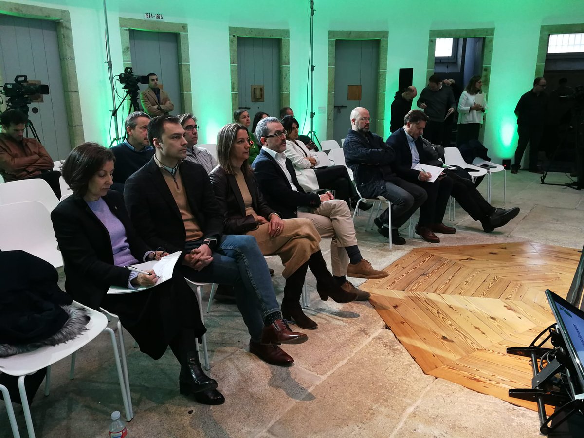 SdeAudiovisuais's tweet image. 🌄 Representantes dos proxectos LIFE de loita contra o cambio climático de toda España déronse cita hoxe en Lugo. 

👥 Na reunión, presidida pola Alcaldesa, @LaraMendezLopez , participou o Deputado de Promoción Económica e Social, @riveracapon.