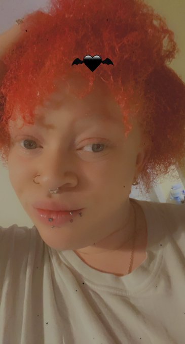 Just me😘💜 https://t.co/615TMTzfss