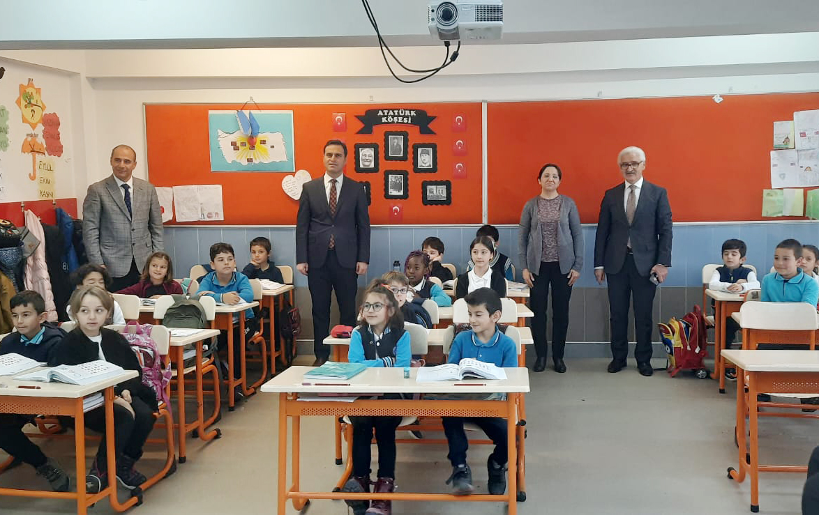 İl Millî Eğitim Müdürümüz Sn.Harun FATSA ve İlçe Millî Eğitim Müdürümüz Sn.Veli KARAKUŞ, İstiklal İlkokulunu ziyaret ederek  okul yöneticileri, öğretmen ve öğrencilerimizle bir araya geldi.
<a href="/tcmeb/">Millî Eğitim Bakanlığı</a> <a href="/MemAnkara/">Ankara İl Millî Eğitim Müdürlüğü</a> <a href="/Harunfatsa/">Harun Fatsa</a> <a href="/velikarakuss/">Veli Karakuş</a>