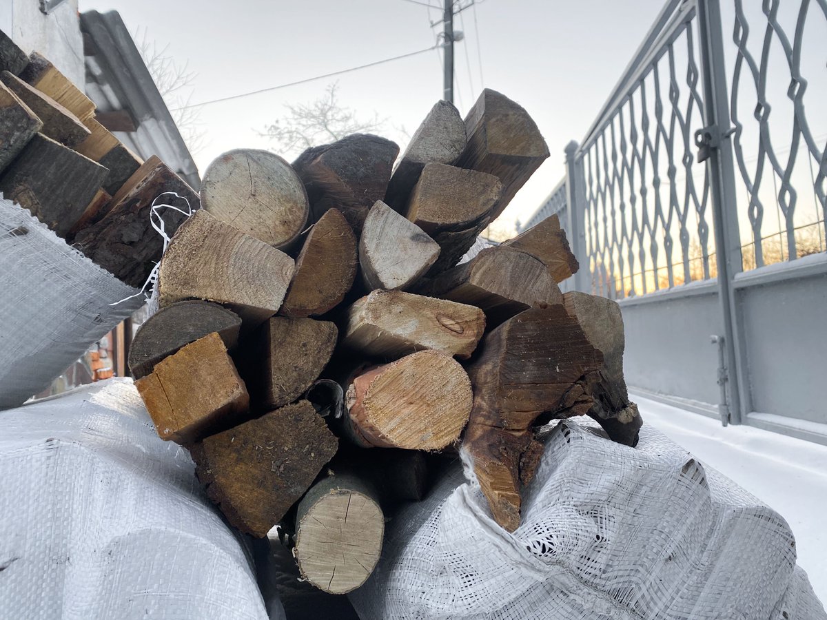 UkraineEugenia's tweet image. So we've ordered 5 packs.

if we heat house ONLY with wood twice a day - it will cover 5-day period.
However, I hope that we will have a power for at least 8 hours a day and heating will be mixed.

Shall see:)

#lifeinukraine #poweroutage #noelectricityinukraine #Ukraine #Ucrania