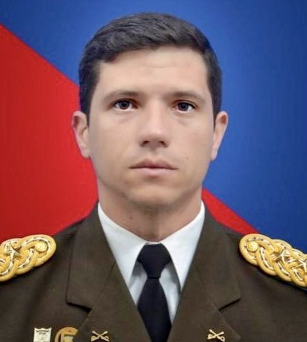 alcaldeledezma's tweet photo. El tcnel Igbert Marín Chaparro persiste en su huelga de hambre como protesta por todas las arbitrariedades de la dictadura. En esas circunstancias, el que lo arriesga todo, sólo espera manifestaciones de solidaridad de la ciudadanía. Viví momentos como ese! @MollyDeLaSotta⁩ https://t.co/7Iwdon9pkd