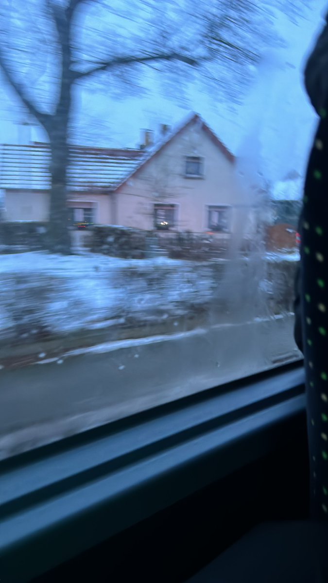 Flompyy11's tweet photo. Jetzt erst Schul Schluss #fuckschule https://t.co/36NgaU7bvz