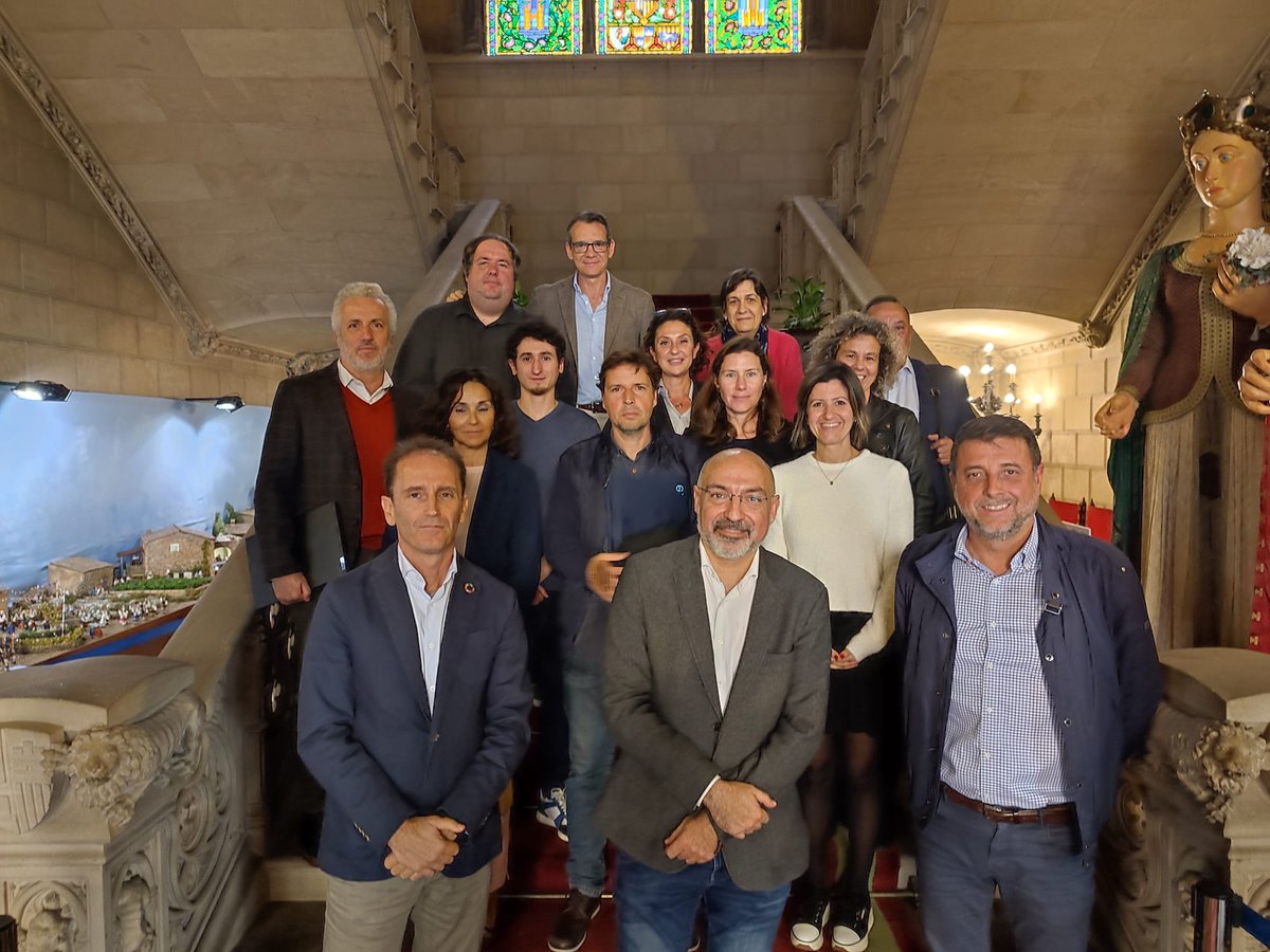 EsportsConsell's tweet photo. 🌐 L’Observatori de Turisme Sostenible de Mallorca reuneix el comitè de persones expertes per informar dels avenços i donar la benvinguda a dos nous membres @jaume_mateu i @dordonyez. 

Més info ➡️ https://t.co/3BfG9H7XMQ

#STOMallorca 
#sostenibilitat 
#turisme https://t.co/LBoAtAg6Wp