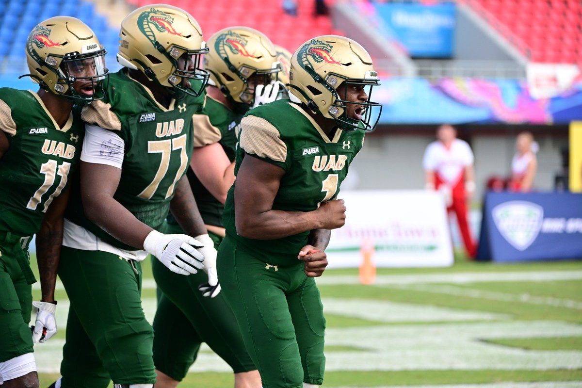 UAB_FB's tweet photo. #StatFact: 2022 school records set...
Total Yards (5,697)
Yards Per Game (438.2)
Total Rushing Yards (3,063)
Rushing Yards Per Game (235.6)
Rushing TDs (32, tied)
McBride - Nine single season records https://t.co/wVbstNeXmR