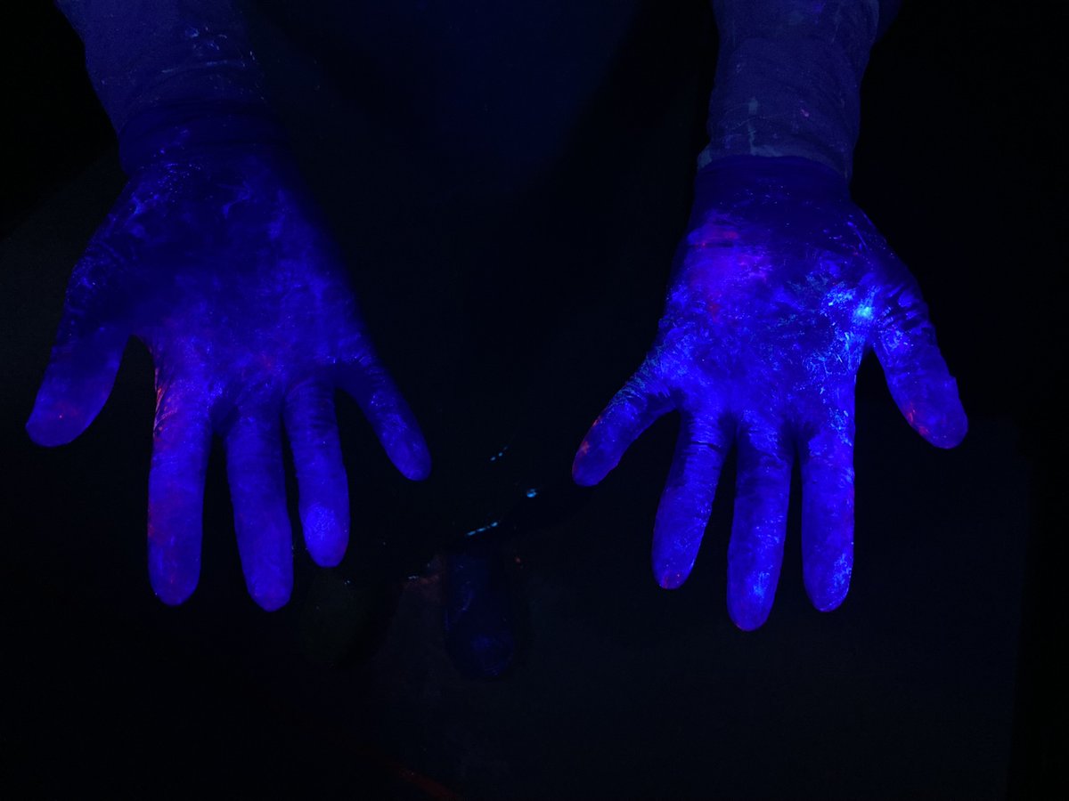 Our Simulation courses use VIOLET, a simulation mannequin which coughs, vomits and sweats ultraviolet tracers, allowing for a powerful visual experience of contamination. Find out more about the evidence base behind VIOLET here:

hcid-training.co.uk/index.php/ultr…