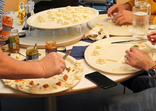 HITStudies's tweet photo. What´s going on here? Preparations for a special #Xmas #HappyHour today - inspired by our #Italian colleagues from the @Rebecca_Wade_C group.. @GiuliaPaiardi @GiuliaDarrigo14 et al - we can´t wait to taste these! https://t.co/EhJEYdZ63N