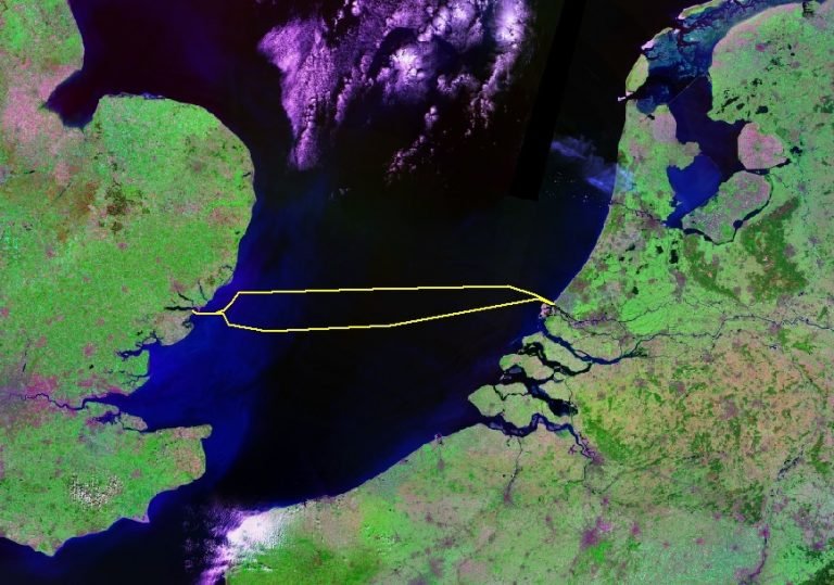 Rugvin's tweet photo. Vier bruinvissen tijdens overtocht naar Harwich https://t.co/6shT5AAZVi https://t.co/LGP3MGL3UY