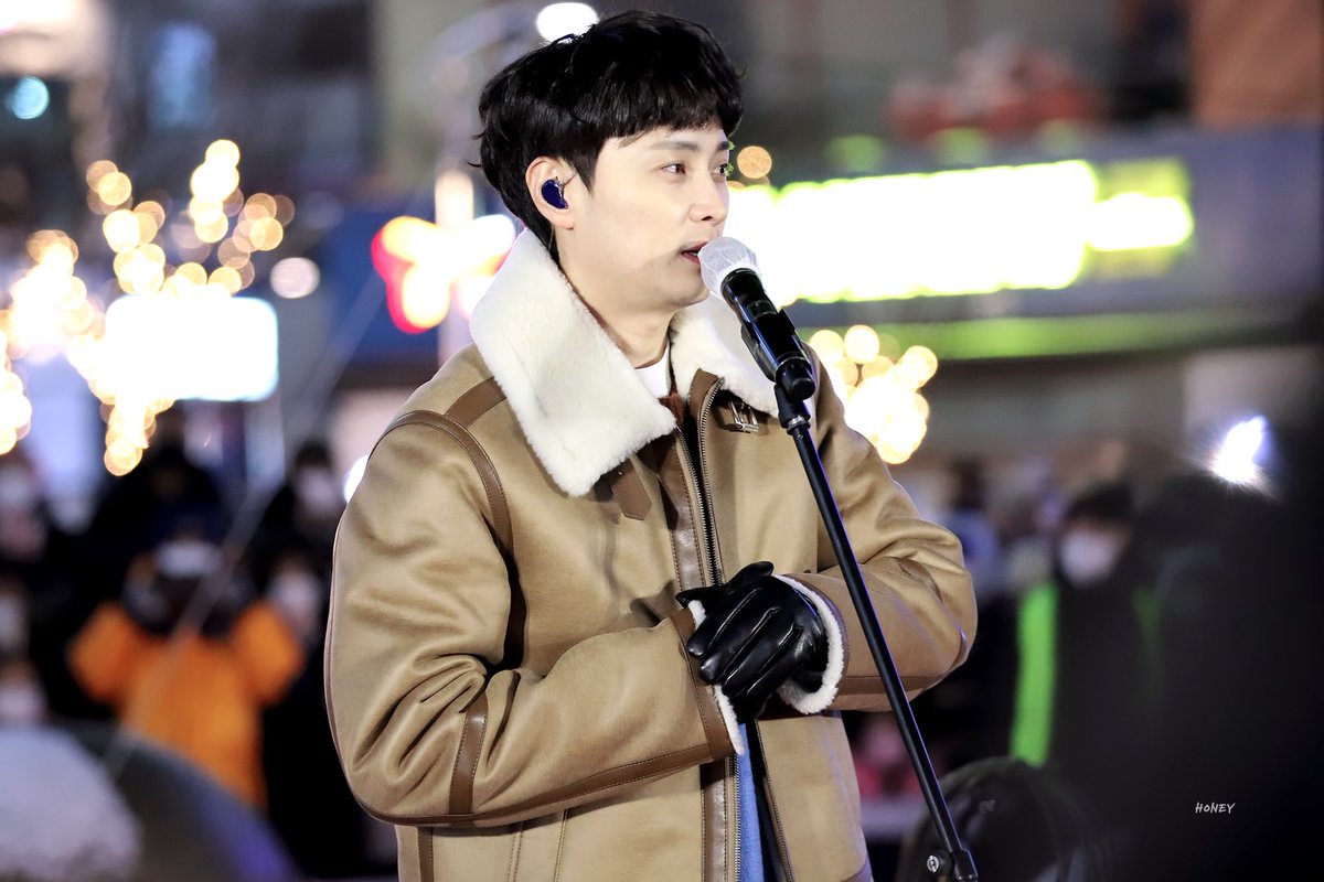221217 서창 별빛 거리

#버즈 #민경훈