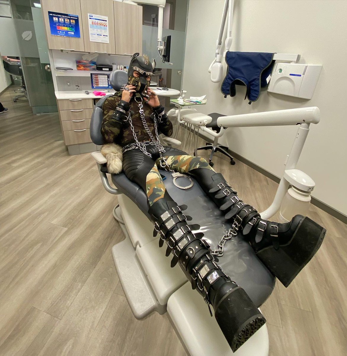 SpikiePup's tweet photo. Love this dentistry and so happy with them! Amazing staff and dentists! #lifestyle #fetish #acceptance #pupplay #dentist https://t.co/rQikVS7myw