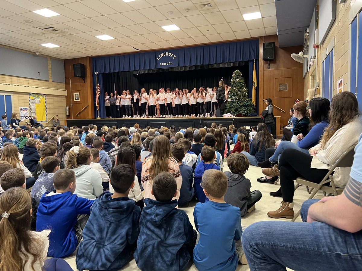 ms_pabst's tweet photo. Thank you @ThompsonMSpride for spreading some holiday cheer to our little ones!🎄🎅🏼 @MTPSpride https://t.co/02jRYMXrSa
