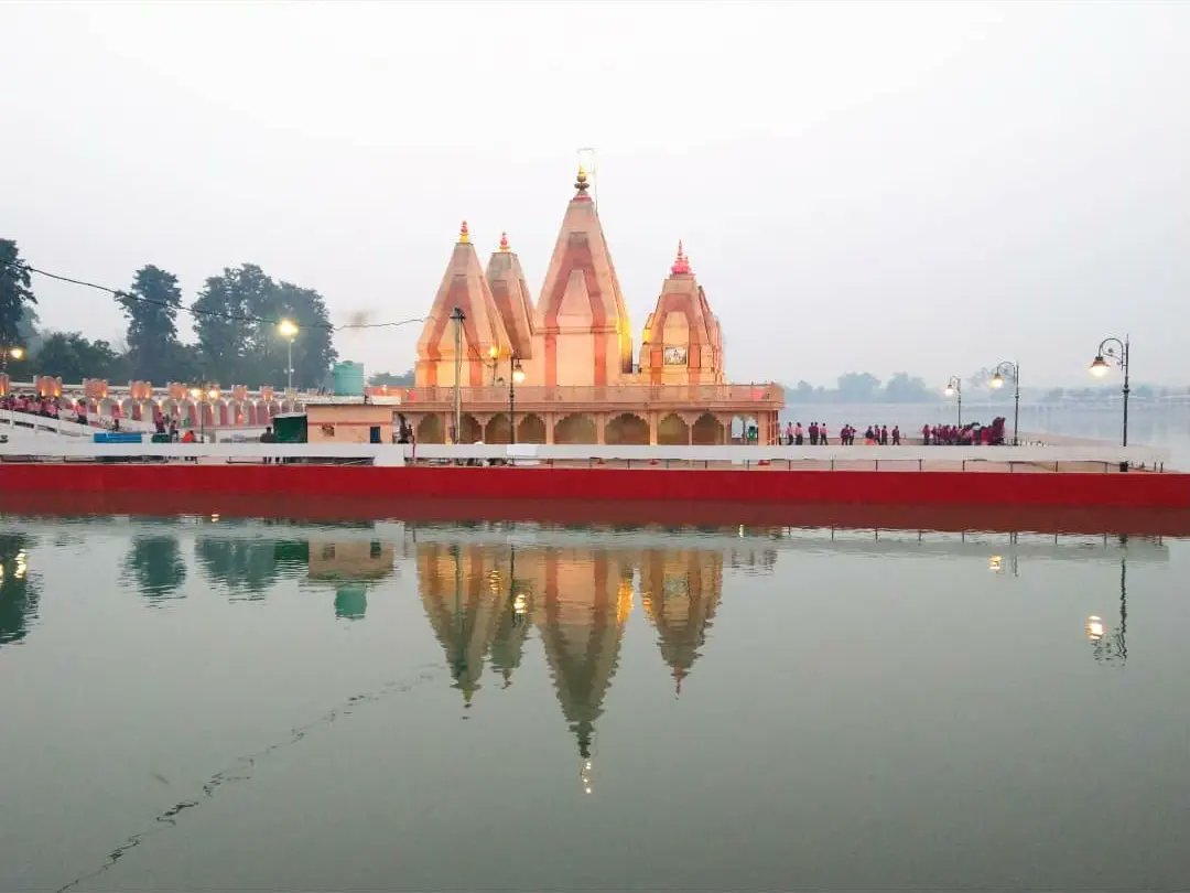 Azzaychandel's tweet photo. यदा यदा हि धर्मस्य ग्लानिर्भवति भारत।
अभ्युत्थानमधर्मस्य तदात्मानं सृजाम्यहम् 

परित्राणाय साधूनां विनाशाय च दुष्कृताम् ।
धर्मसंस्थापनार्थाय सम्भवामि युगे युगे ।
#mahabharat
#bhagwatgita #kurukshetra #thelandofmahabharta #peace #brahmsarovar #kshatriya https://t.co/yHVjEnZx7K