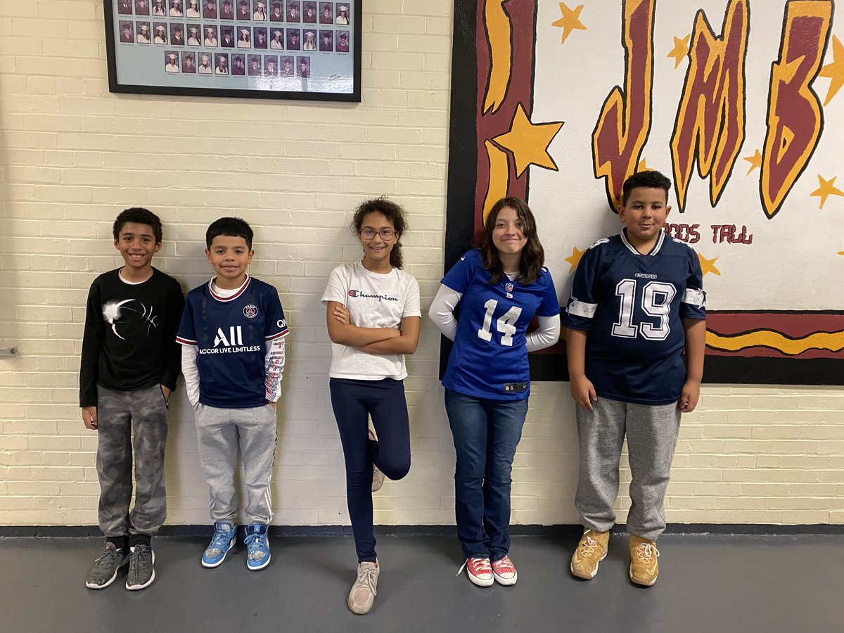 JMBCS_Eagles12's tweet photo. 5th graders at JMBCS supporting Water Wells! #BayonneBOE #WaterWells #JMBCS https://t.co/JmCctBErV8