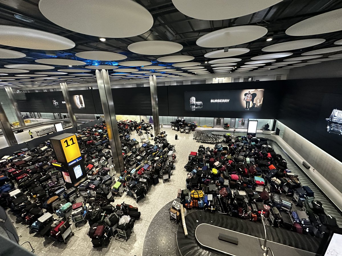 pace_notes's tweet image. Heathrow T5 right now. Baggage nightmare for everyone last night. I hope they get them before Christmas! Just landed so let’s hope our bags arrive soon!