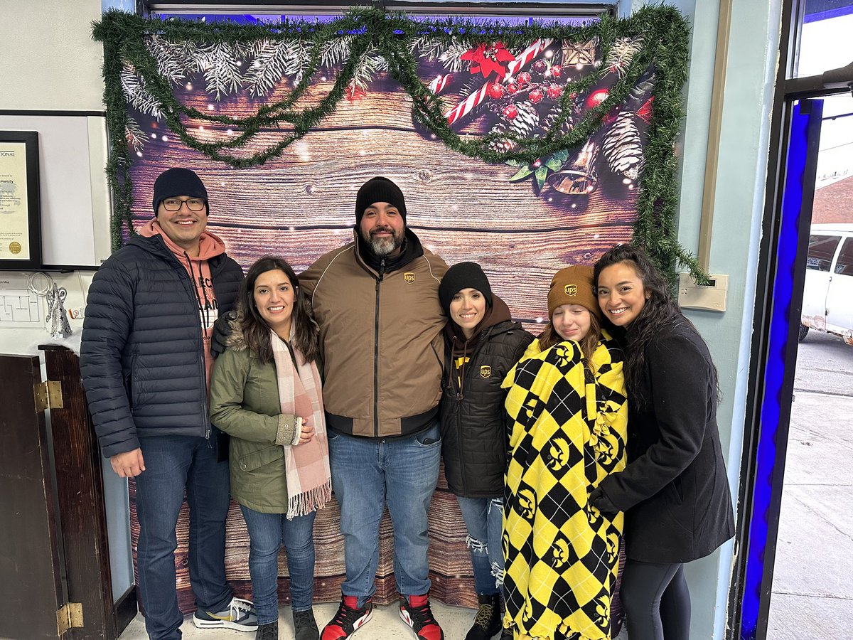 Crecer Chicago BRG (@crecerchibrg) on Twitter photo We had the pleasure of wrapping 45 gifts for families in the community for <a href="/eriehouse/">Erie Neighborhood House</a> this past weekend! We had the help of 18teenth Hip-Hop Crew and we couldn’t be more thankful for the outcome! Gift wrapping for the win 🎁
Happy Holidays! We had the pleasure of wrapping 45 gifts for families in the community for <a href="/eriehouse/">Erie Neighborhood House</a> this past weekend! We had the help of 18teenth Hip-Hop Crew and we couldn’t be more thankful for the outcome! Gift wrapping for the win 🎁
Happy Holidays!