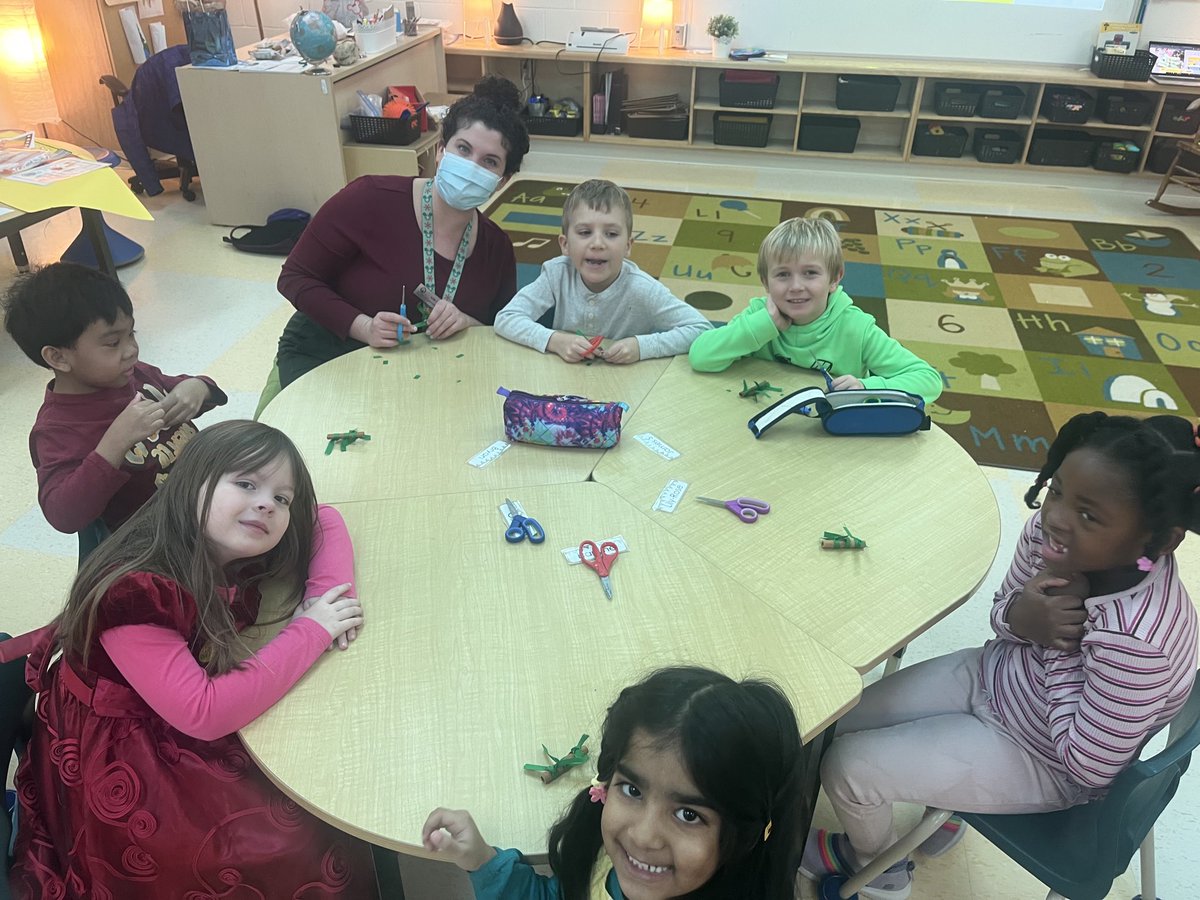 Thank you Mrs. Millross! We loved making our gifts for mom and dad! ⁦<a href="/StAnneOCSB/">St. Anne School</a>⁩ ⁦<a href="/MsKCasey/">Ms. Casey</a>⁩
