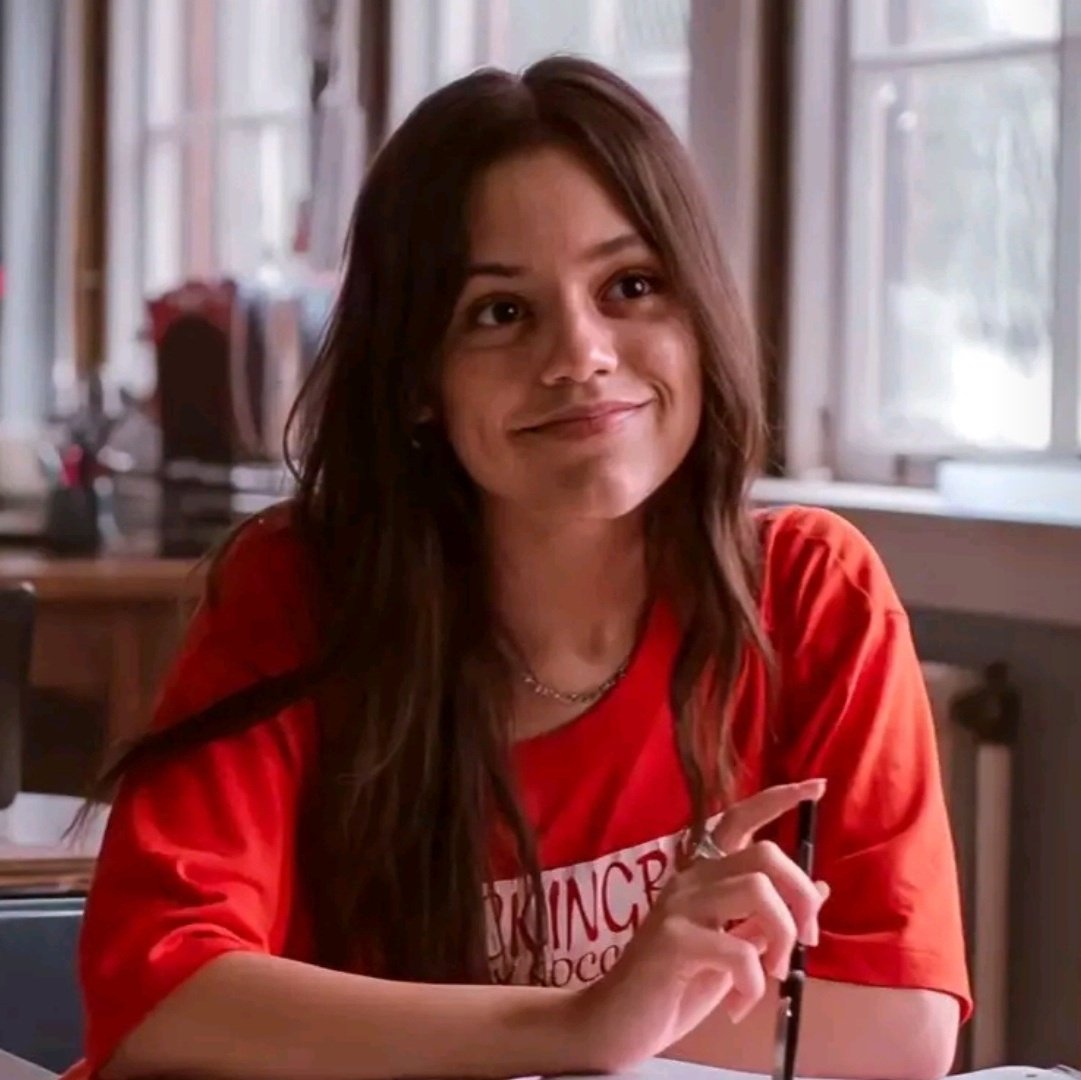 grapee_ae's tweet image. so there is 8 billion people in this earth but not a single one is hotter than her.